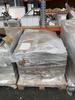 PALLET OF ASSORTED CERAMIC TILES TO INCLUDE 250 X 500MM TILES IN LINEAR WHITE: LOCATION - B2 (KERBSIDE PALLET DELIVERY)