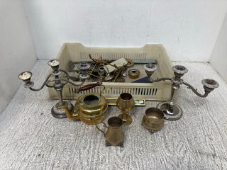 QTY OF ASSORTED VINTAGE ITEMS TO INCLUDE VINTAGE SILVER PLATED 3 ARM CANDELABRA BY GRENADIER ENGLAND: LOCATION - WA8