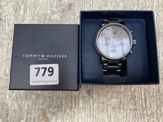 TOMMY HILFIGER 1710382 WATCH WITH GREY DIAL: LOCATION - B1