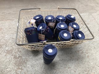 QTY OF BLUE HOT DRINKS TRAVEL MUGS WITH RUBBER LIDS: LOCATION - AR8