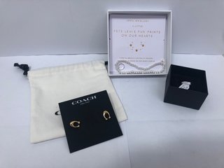 3 X ASSORTED JEWELLERY ITEMS TO INCLUDE COACH EARRING IN GOLD: LOCATION - B19