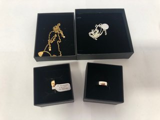 4 X ASSORTED JEWELLERY ITEMS TO INCLUDE 9 CT YELLOW GOLD PERSONALISED RING: LOCATION - B19