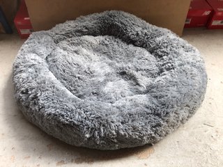 COZEE HOME FLUFFY PET BED IN CHARCOAL: LOCATION - A3