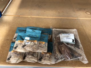 QTY OF NATURES DELI 100G TASTY TREATS FOR DOGS - BBE 23/02/2025 TO INCLUDE EXPRESS PET 500G BEEF AIR PIPE TRACHEA SNACKS - BBE 29/06/2025: LOCATION - D4