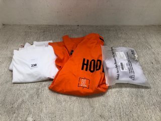 3 X ASSORTED MENS CLOTHES IN VARIOUS DESIGNS & SIZES TO INCLUDE HOODRICH PRINTED TOP IN ORANGE - UK SIZE LARGE: LOCATION - D7