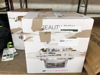 2 X THE BEAUTY SPECIALISTS BEAUTY BOXES: LOCATION - C16