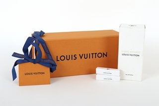LOUIS VUITTON OMBRE NOMADE 100ML PERFUME GIFT SET RRP - 3320: LOCATION - WHITE BOOTH