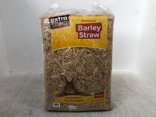 EXTRA SELECT BARLEY STRAW FOR SMALL PETS: LOCATION - B7