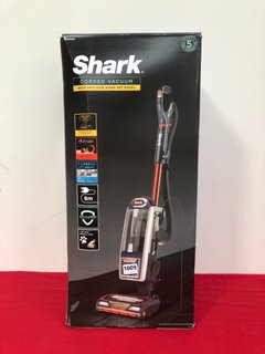 SHARK CORDED VACUUM CLEANER WITH ANTI HAIR WRAP. PET MODEL - RRP £199: LOCATION - AR1