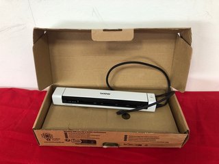 BROTHER SCAN & GO DSMOBILE DS-640 PORTABLE DOCUMENT SCANNER - RRP £142: LOCATION - AR2