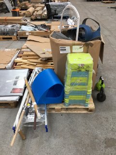 PALLET OF ASSORTED ITEMS TO INCLUDE BUNDLE OF STACKABLE STEPS AND LARGE 120 GRIT SANDING BELT: LOCATION - A3 (KERBSIDE PALLET DELIVERY)