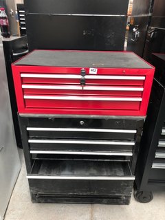 5 DRAWER TOOL CHEST IN BLACK TO INCLUDE 3 DRAWER MIDDLE CHEST IN RED: LOCATION - B5