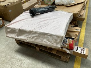 PALLET OF ASSORTED ITEMS TO INCLUDE LARGE ROLLER BLIND IN BLACK BUTTERFLY DESIGN: LOCATION - B5 (KERBSIDE PALLET DELIVERY)