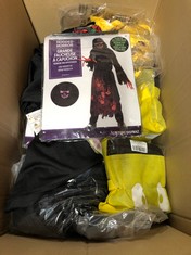 QTY OF ITEMS TO INCLUDE KIDS HOODDED HORROR KIDS COSTUME SIZE MEDIUM:: LOCATION - C RACK