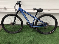 XC26 S3 APOLLO KIDS HARDTAIL MOUNTAIN BIKE: LOCATION - FLOOR(COLLECTION OR OPTIONAL DELIVERY AVAILABLE)