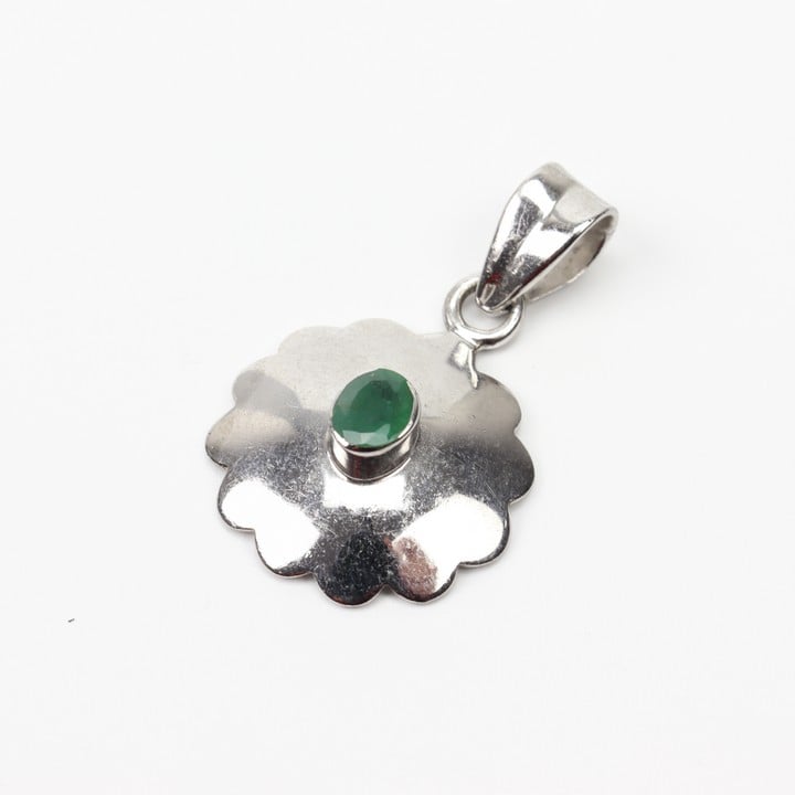 Silver Emerald Flower Pendant, 3.5x2.2cm, 5.3g (VAT Only Payable on Buyers Premium)