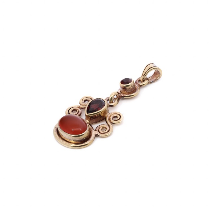 Silver Gold Plated Garnet and Carnelian Pendant, 3.5x1.5cm, 2.7g (VAT Only Payable on Buyers Premium)