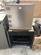 RUSSELL HOBBS COUNTER TOP FRIDGE IN SILVER TO INCLUDE BUILT IN SINGLE OVEN IN BLACK (MISSING DOOR) (COLLECTION OR OPTIONAL DELIVERY)