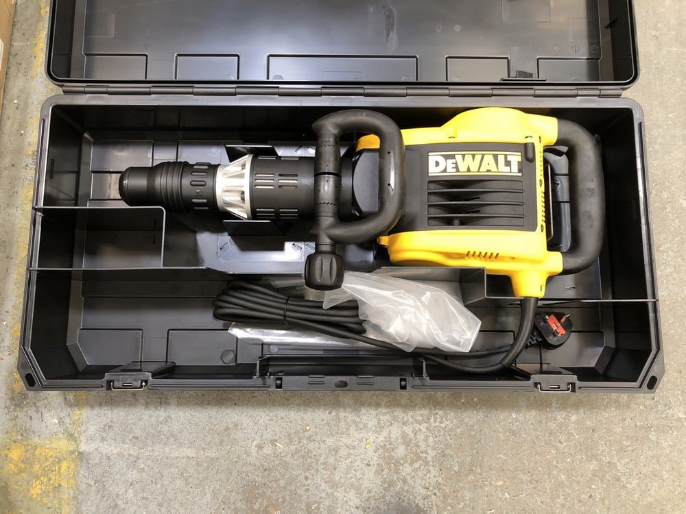 John Pye Auctions DEWALT D25899 DEMOLITION HAMMER RRP £529.99