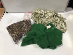 20 X ASSORTED WOMEN’S CLOTHING XS TO INCLUDE GREEN JUMPER RRP:£1145. (DELIVERY ONLY)