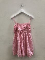 20 X ASSORTED WOMEN’S CLOTHING SMALL TO INCLUDE PINK DRESS RRP APPROX £1339 (DELIVERY ONLY)