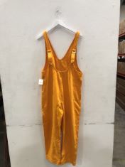 20 X ASSORTED WOMEN’S CLOTHING SMALL TO INCLUDE ORANGE DUNGAREES RRP: £1010. (DELIVERY ONLY)