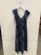 20 X ASSORTED WOMEN’S CLOTHES XL TO INCLUDE BLUE AND BLACK DRESS RRP:£850. (DELIVERY ONLY)