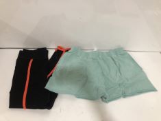 20X ASSORTED WOMEN’S CLOTHING SIZE M TO INCLUDE GREEN SHORTS RRP APPROX £790. (DELIVERY ONLY)