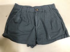 BOX OF WOMEN’S BLUE SHORTS IN SIZE 10 - RRP - £840. (DELIVERY ONLY)