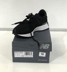 NEW BALANCE TRAINERS BLACK/WHITE SIZE 8 (DELIVERY ONLY)
