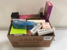 SMALL BOX OF ASSORTED BEAUTY PRODUCTS TO INCLUDE CHARLOTTE TILBURY FLAWLESS FILTER FOUNDATION 2.5 FAIR/PALE (DELIVERY ONLY)
