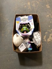 BOX OF ASSORTED CHILDREN'S TOYS/ITEMS TO INCLUDE DISCO FEVER BATH LIGHT (DELIVERY ONLY)