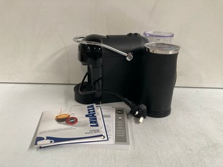 LAVAZZA COFFEE MACHINE WITH INTEGRATED MILK FROTHER