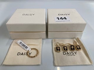 2 X PAIRS OF DAISY EARRING TOGETHER WITH A DAISY RING