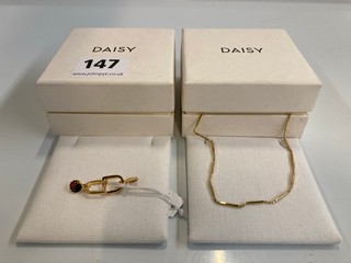 1 X DAISY EARRINGS TOGETHER WITH A DAISY NECKLACE MARKED 925