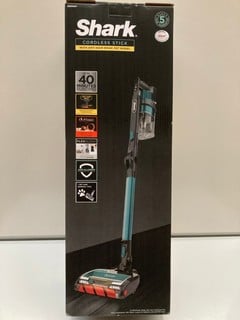 SHARK CORDLESS STICK WITH ANTI HAIR WRAP PET MODEL: IZ201UKT THIS PRODUCT CONTAINS UPHOLSTERY TOOL, DUSTING BRUSH, CRESCIVE TOOL, MOTORISED PET TOOL RRP: £229