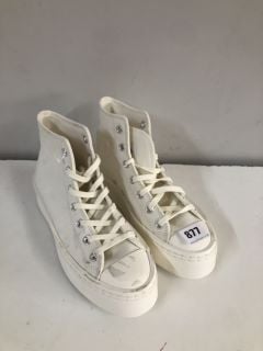 CONVERSE ALL STAR SHOES - SIZE: 6
