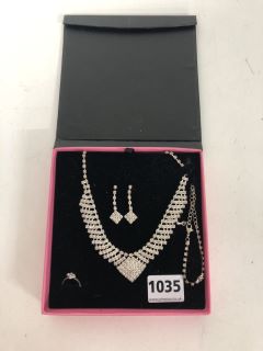 A MATCHING DIAMANTE JEWELLERY SET, NECKLACE, EARRINGS, BRACELET AND RING