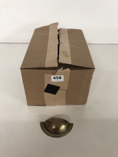 BOX OF ANTIQUE BRASS EFFECT CUPBOARD HANDLES