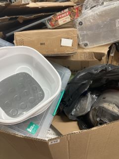 PALLET OF ASSORTED ITEMS INC MONITOR