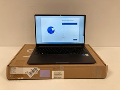 SAMSUNG BOOK3 512 GB LAPTOP (ORIGINAL RRP - €599.00) IN SILVER. (WITH BOX AND CHARGER, HAS DEAD PIXELS FORMING A SCRATCH ON SCREEN). I5-1335U, 8 GB RAM, , INTEL IRIS XE GRAPHICS [JPTZ5629].