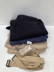 4 X GARMENTS VARIOUS BRANDS AND SIZES INCLUDING ONLY NAVY BLUE COAT SIZE L - LOCATION 17C.