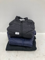 3 X JACKETS VARIOUS BRANDS AND SIZES INCLUDING OUTDOORSPORT SIZE M - LOCATION 21C.
