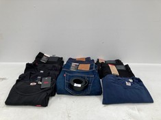 10 X LEVI'S GARMENTS VARIOUS SIZES AND MODELS INCLUDING BELT - LOCATION 37C.