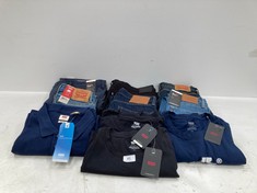 10 X LEVI'S GARMENTS VARIOUS SIZES AND MODELS INCLUDING NAVY BLUE POLO SHIRT SIZE L - LOCATION 37C.