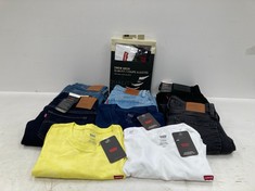 9 X LEVI'S GARMENTS VARIOUS SIZES AND MODELS INCLUDING YELLOW T-SHIRT SIZE M - LOCATION 37C.