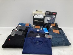 12 X LEVI'S GARMENTS VARIOUS SIZES AND MODELS INCLUDING REUSABLE MASK - LOCATION 41C.