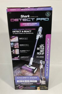 SHARK DETECT PRO CORDLESS VACUUM CLEANER AUTO-EMPTY SYSTEM 1.3L IW3510UK - RRP £399: LOCATION - FRONT BOOTH