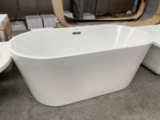 1500 X 750MM MODERN TWIN SKINNED DOUBLE ENDED FREESTANDING BATH WITH INTEGRAL CHROME SPRUNG WASTE & OVERFLOW - RRP £1009 (REPAIRABLE SPLIT TO OUTER TOP EDGE): LOCATION - C2