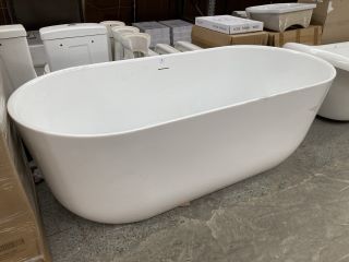 1700 X 770MM MODERN TWIN SKINNED DOUBLE ENDED FREESTANDING BATH WITH INTEGRAL WHITE SPRUNG WASTE & OVERFLOW - RRP £1409: LOCATION - C1